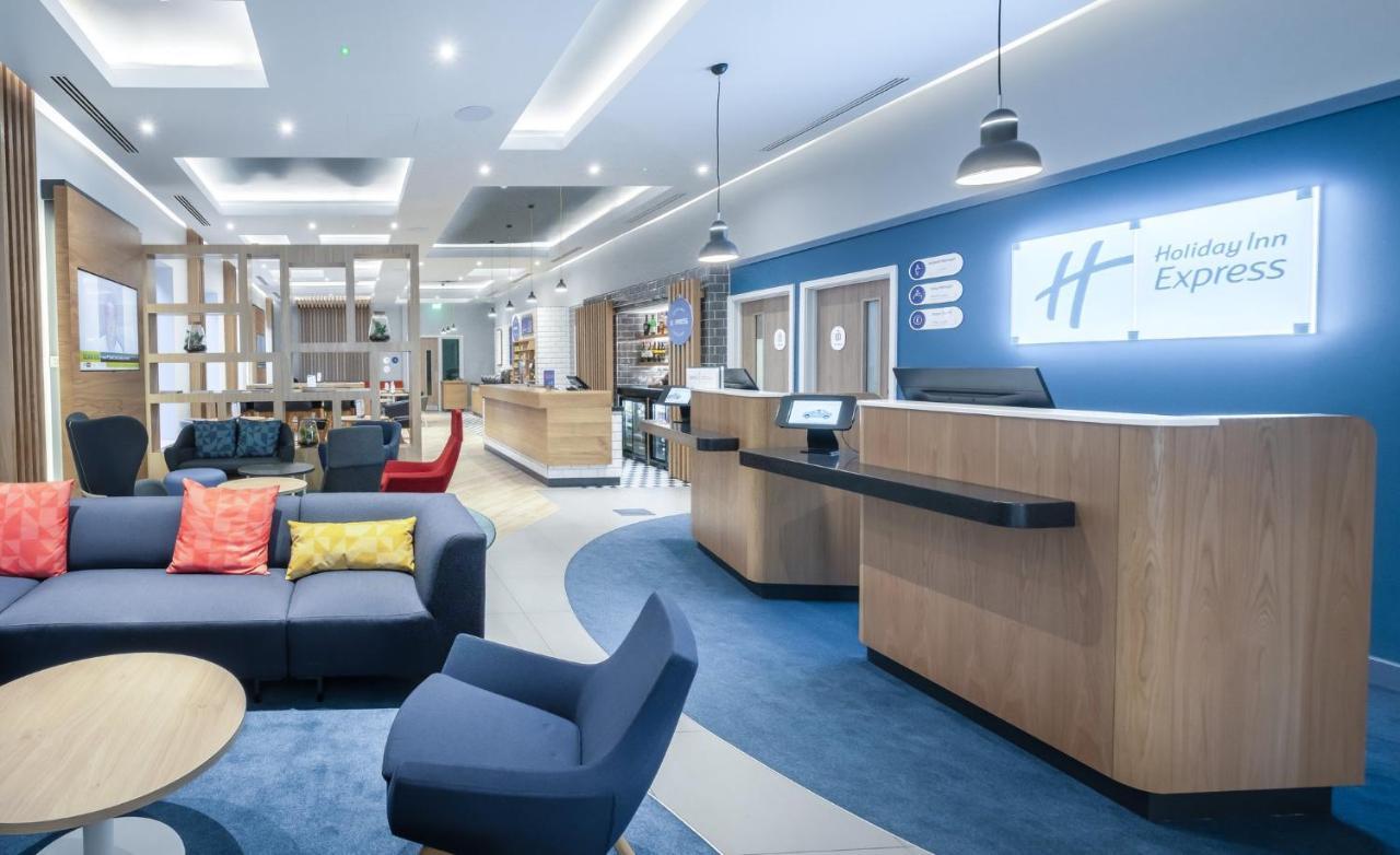 Holiday Inn Express - Fleet By Ihg Екстериор снимка