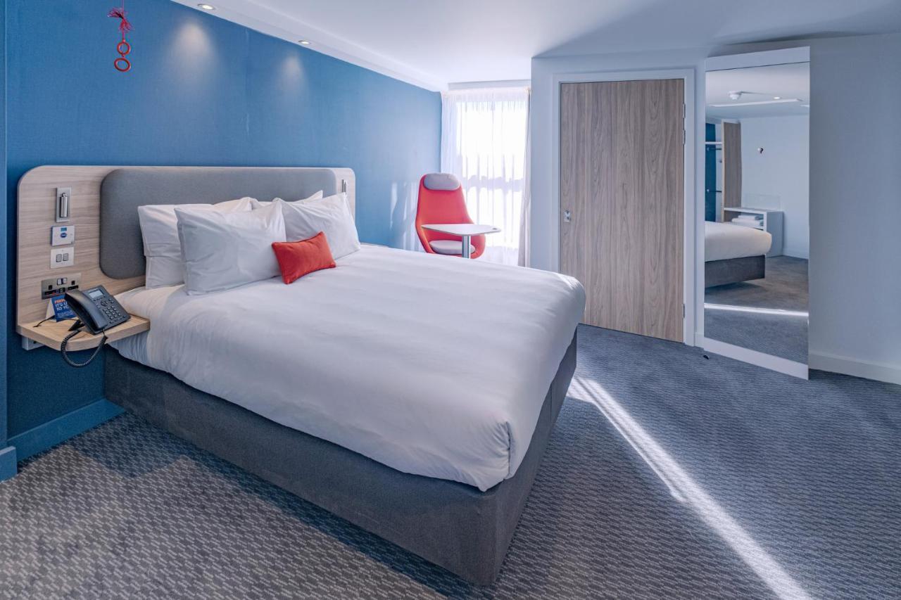 Holiday Inn Express - Fleet By Ihg Екстериор снимка