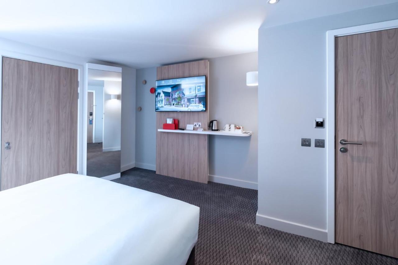Holiday Inn Express - Fleet By Ihg Екстериор снимка