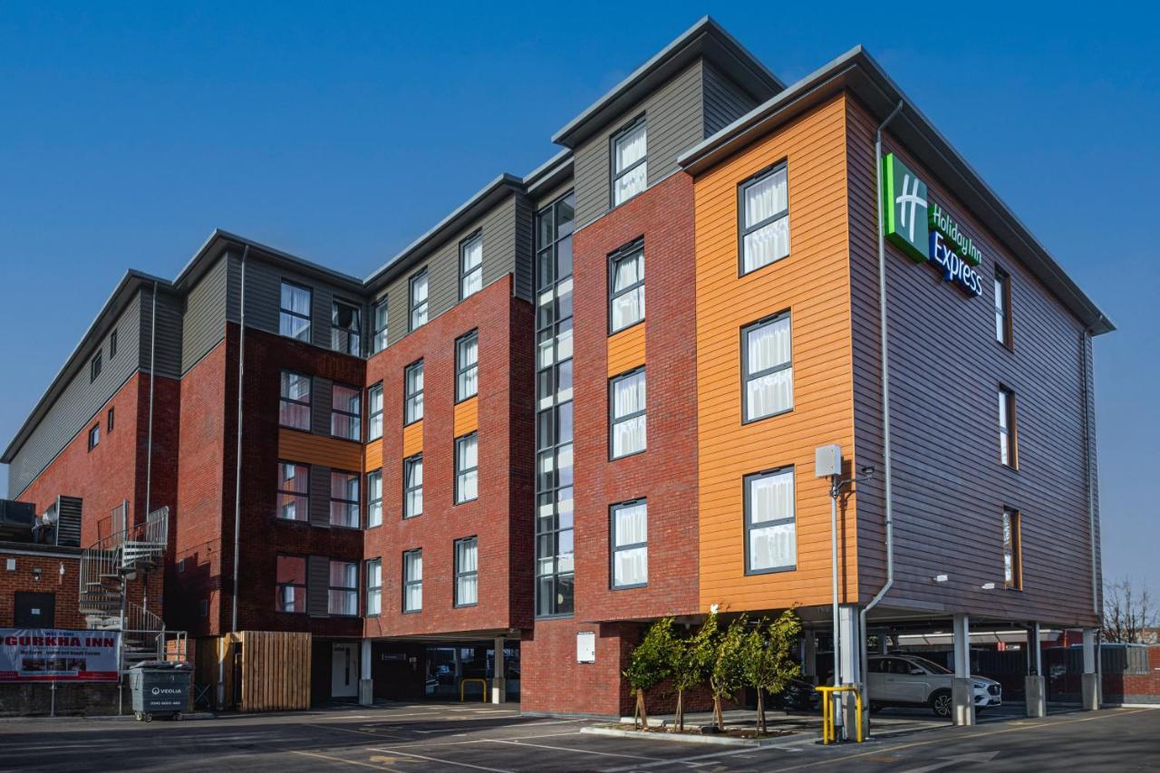 Holiday Inn Express - Fleet By Ihg Екстериор снимка