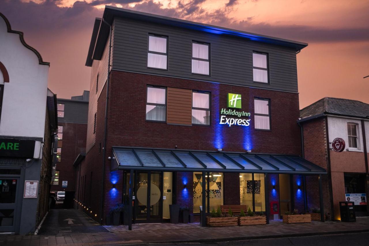 Holiday Inn Express - Fleet By Ihg Екстериор снимка