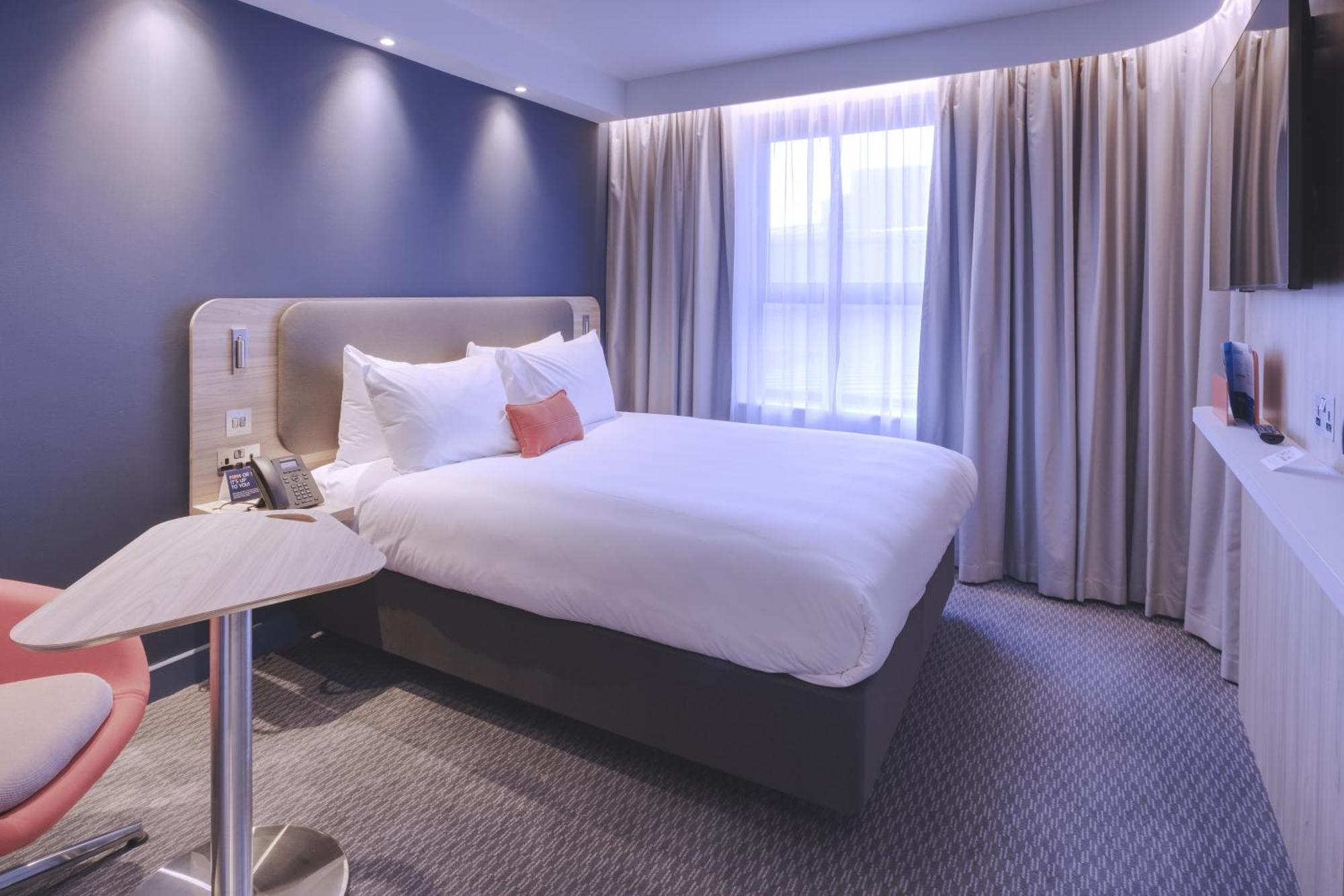 Holiday Inn Express - Fleet By Ihg Екстериор снимка