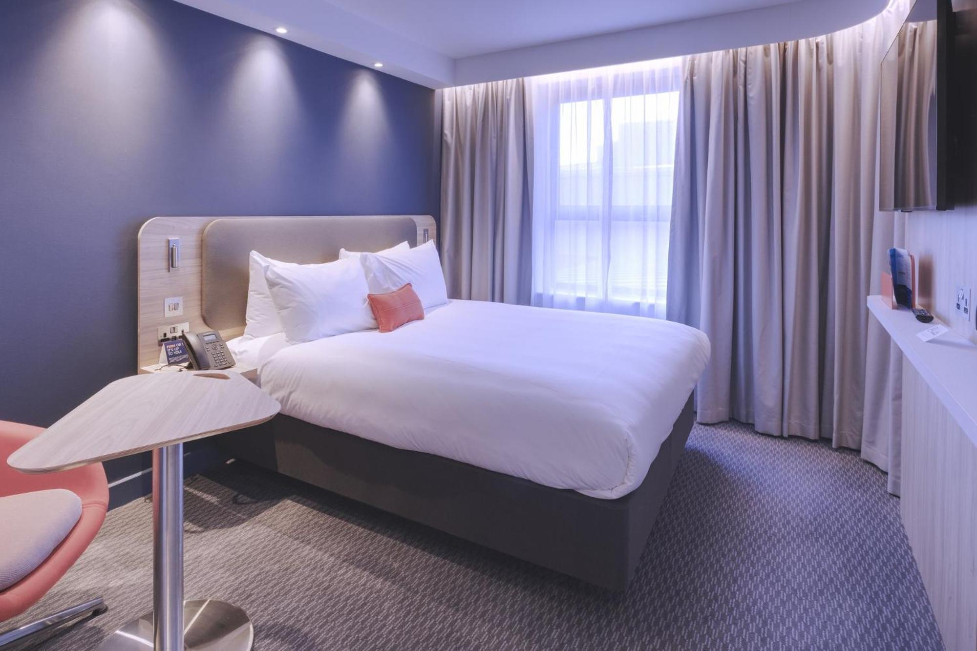 Holiday Inn Express - Fleet By Ihg Екстериор снимка