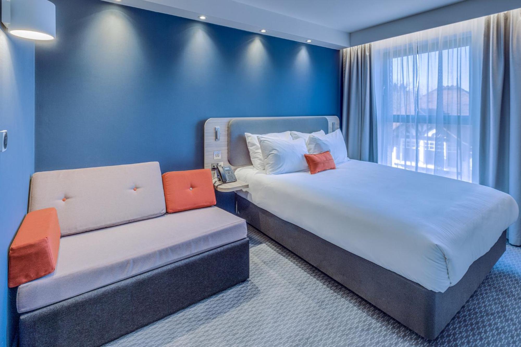 Holiday Inn Express - Fleet By Ihg Екстериор снимка